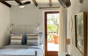 Refined Living with Riviera Views - Saint-Cézaire-sur-Siagne, France