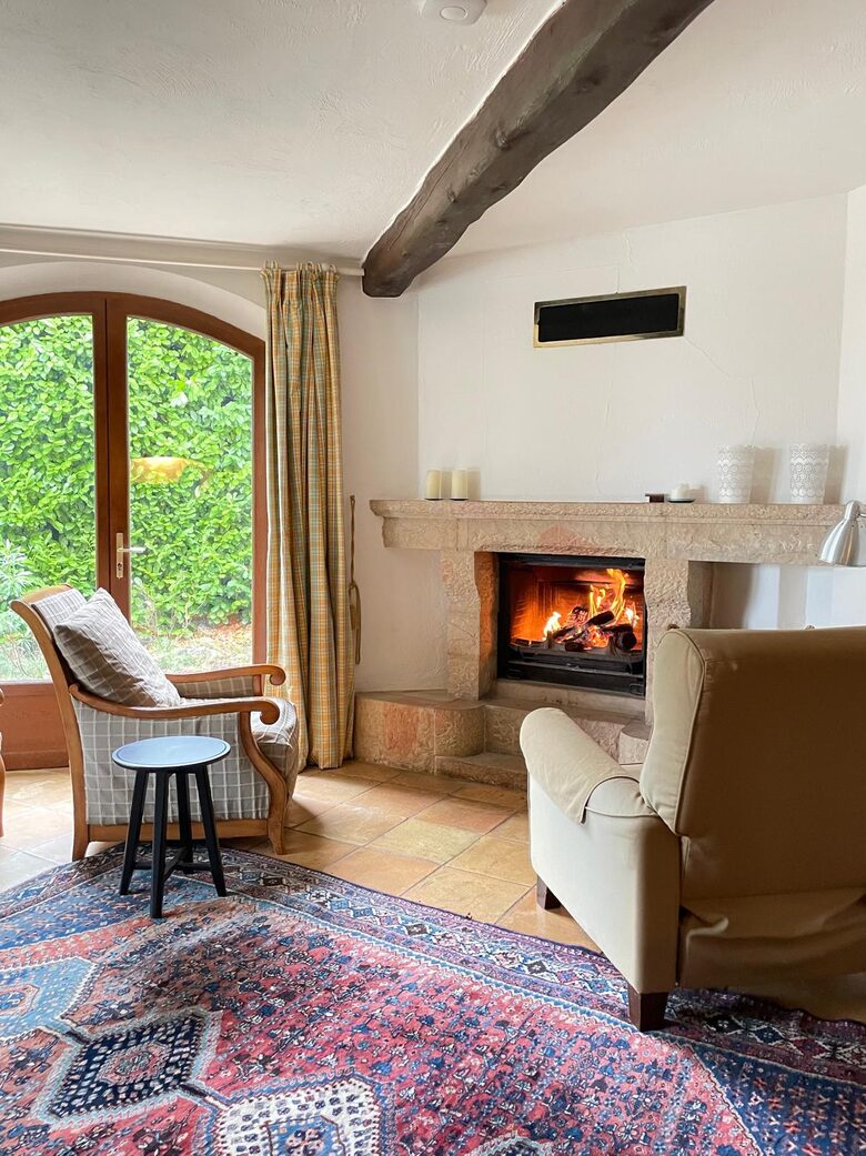 Refined Living with Riviera Views - Saint-Cézaire-sur-Siagne, France