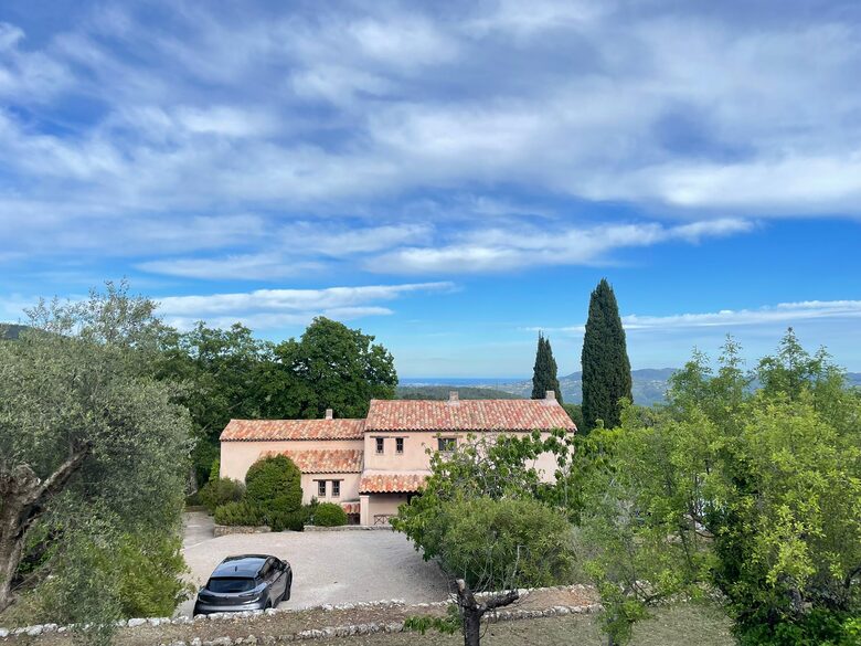 Refined Living with Riviera Views - Saint-Cézaire-sur-Siagne, France