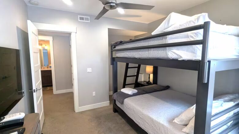 Mountain Haven Retreat: Just Steps From Slopes - Park City, Utah
