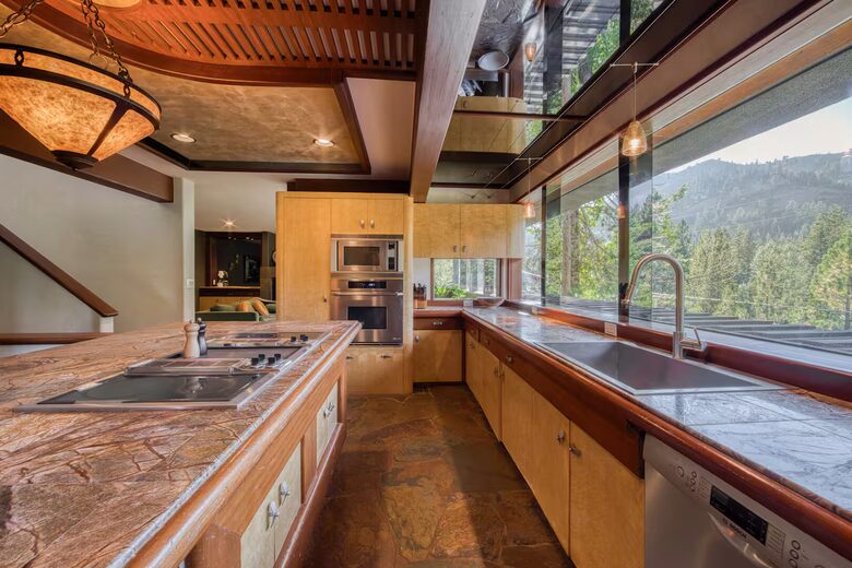 Architectural Tahoe Escape Near Palisades Tahoe - Alpine Meadows, California
