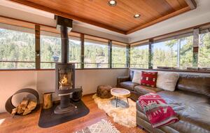 Architectural Tahoe Escape Near Palisades Tahoe - Alpine Meadows, California
