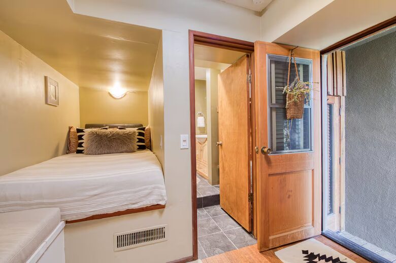 Architectural Tahoe Escape Near Palisades Tahoe - Alpine Meadows, California