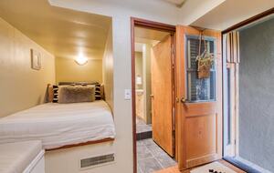 Architectural Tahoe Escape Near Palisades Tahoe - Alpine Meadows, California