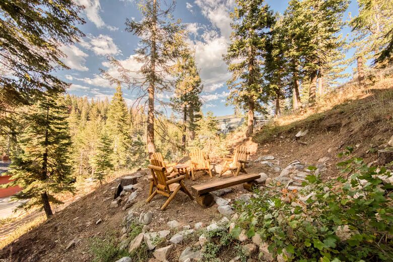 Architectural Tahoe Escape Near Palisades Tahoe - Alpine Meadows, California