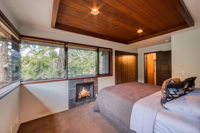 Architectural Tahoe Escape Near Palisades Tahoe - Alpine Meadows, California