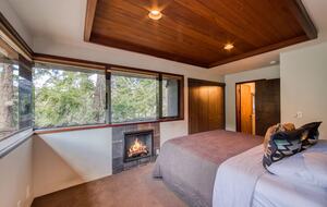 Architectural Tahoe Escape Near Palisades Tahoe - Alpine Meadows, California