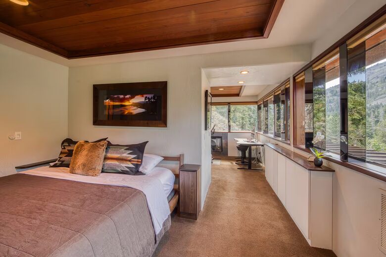 Architectural Tahoe Escape Near Palisades Tahoe - Alpine Meadows, California