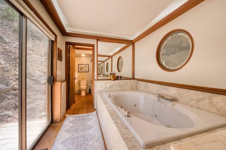 Architectural Tahoe Escape Near Palisades Tahoe - Alpine Meadows, California