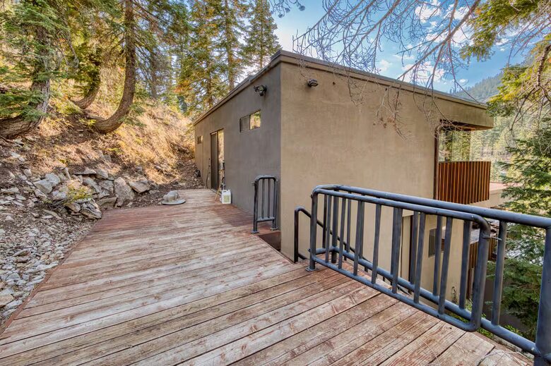 Architectural Tahoe Escape Near Palisades Tahoe - Alpine Meadows, California