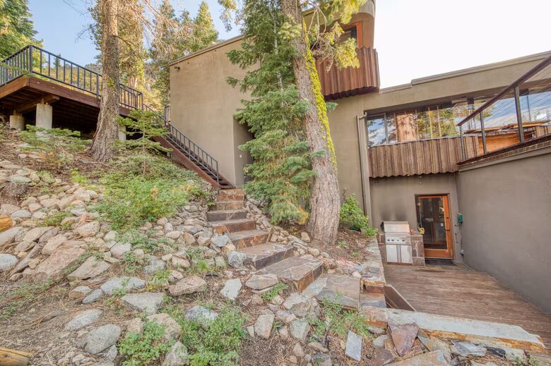 Architectural Tahoe Escape Near Palisades Tahoe - Alpine Meadows, California