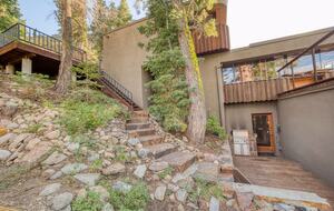 Architectural Tahoe Escape Near Palisades Tahoe - Alpine Meadows, California
