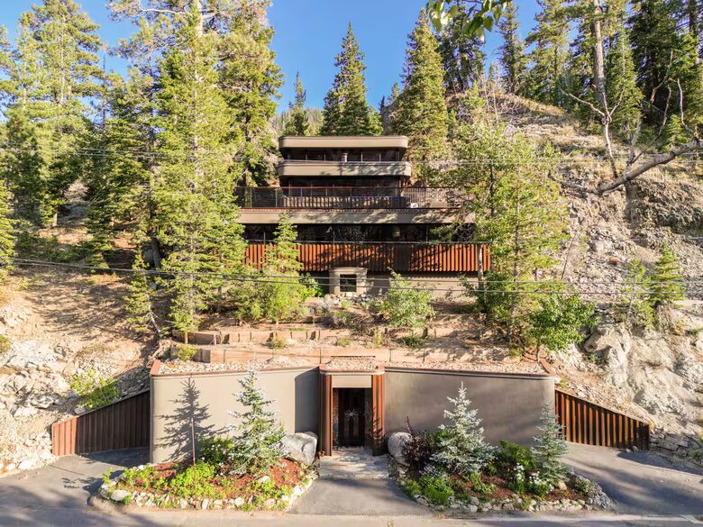 Architectural Tahoe Escape Near Palisades Tahoe - Alpine Meadows, California