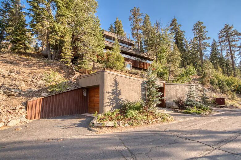 Architectural Tahoe Escape Near Palisades Tahoe - Alpine Meadows, California