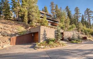 Architectural Tahoe Escape Near Palisades Tahoe - Alpine Meadows, California