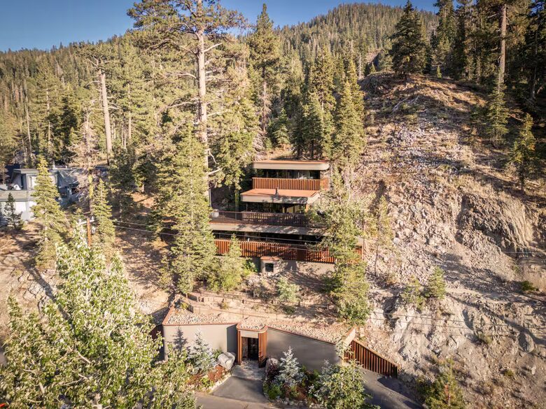 Architectural Tahoe Escape Near Palisades Tahoe - Alpine Meadows, California