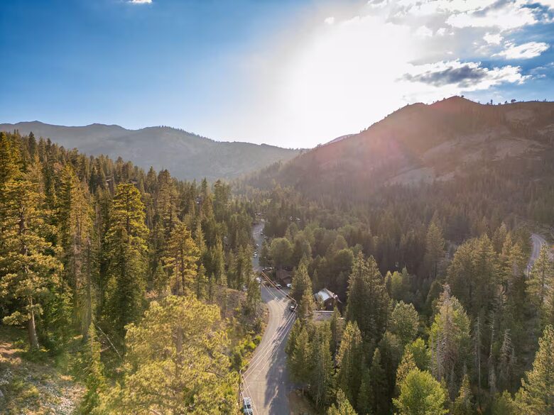 Architectural Tahoe Escape Near Palisades Tahoe - Alpine Meadows, California