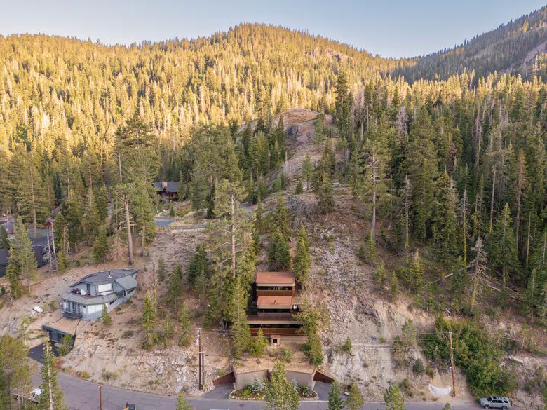 Architectural Tahoe Escape Near Palisades Tahoe - Alpine Meadows, California