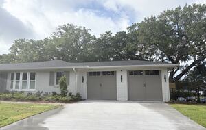 Waterfront Lowcountry Retreat Beneath Historic Live Oaks - Charleston, South Carolina