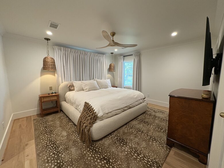 Waterfront Lowcountry Retreat Beneath Historic Live Oaks - Charleston, South Carolina