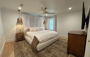 Waterfront Lowcountry Retreat Beneath Historic Live Oaks - Charleston, South Carolina