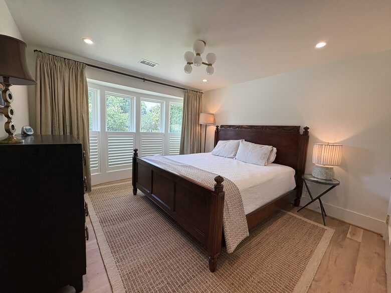 Waterfront Lowcountry Retreat Beneath Historic Live Oaks - Charleston, South Carolina
