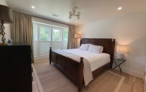 Waterfront Lowcountry Retreat Beneath Historic Live Oaks - Charleston, South Carolina