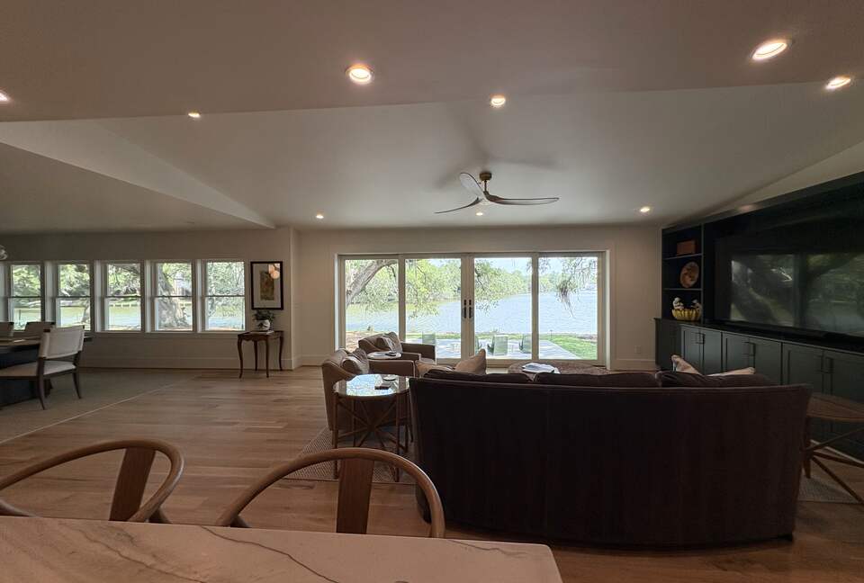 Waterfront Lowcountry Retreat Beneath Historic Live Oaks - Charleston, South Carolina