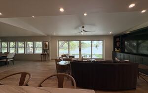 Waterfront Lowcountry Retreat Beneath Historic Live Oaks - Charleston, South Carolina