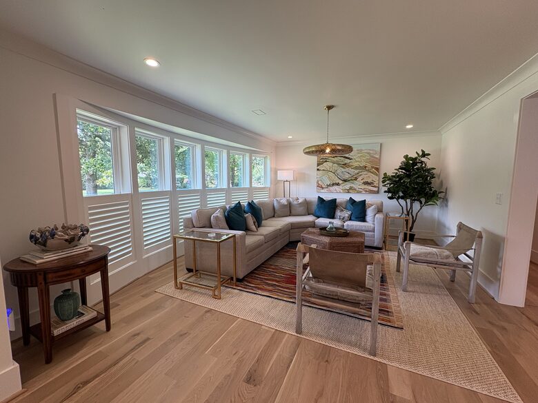 Waterfront Lowcountry Retreat Beneath Historic Live Oaks - Charleston, South Carolina