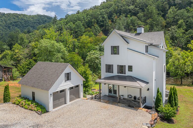 Luxury Smoky Mountain Retreat on the River - Cullowhee, North Carolina