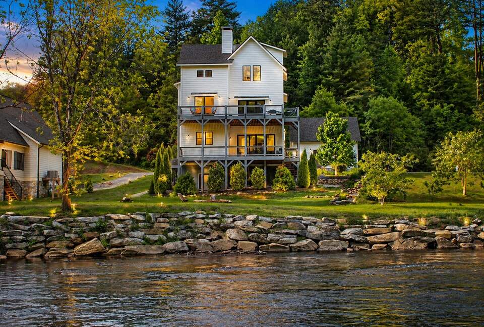 Luxury Smoky Mountain Retreat on the River - Cullowhee, North Carolina