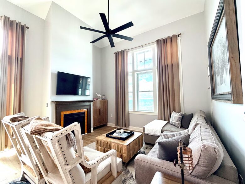 Top-Floor Ski-In/Ski-Out Retreat with Sunset Views - Snowshoe, West Virginia