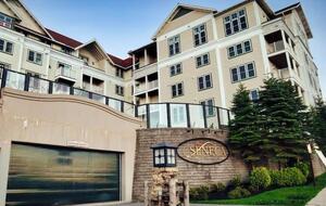 Top-Floor Ski-In/Ski-Out Retreat with Sunset Views - Snowshoe, West Virginia