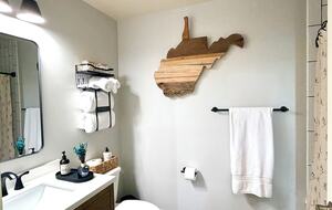 Top-Floor Ski-In/Ski-Out Retreat with Sunset Views - Snowshoe, West Virginia