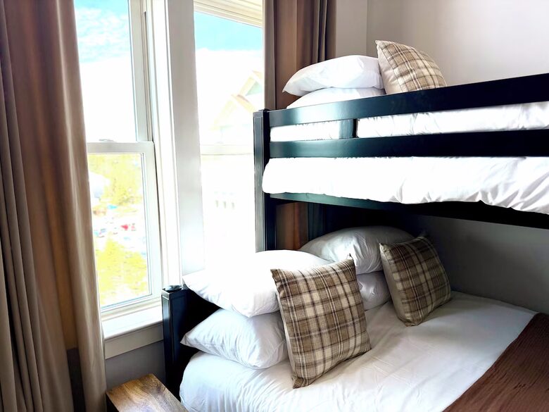 Top-Floor Ski-In/Ski-Out Retreat with Sunset Views - Snowshoe, West Virginia