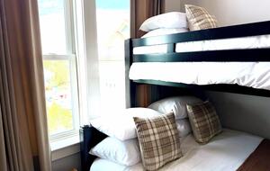 Top-Floor Ski-In/Ski-Out Retreat with Sunset Views - Snowshoe, West Virginia