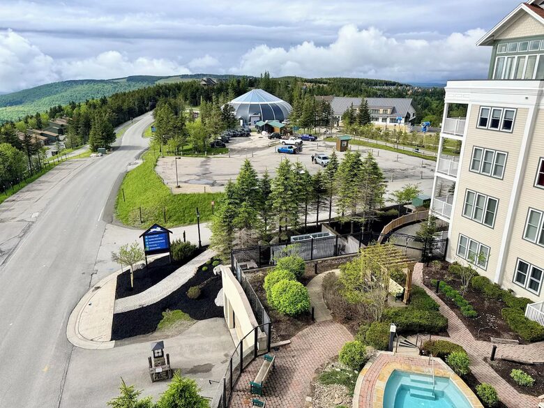 Top-Floor Ski-In/Ski-Out Retreat with Sunset Views - Snowshoe, West Virginia
