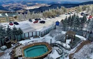 Top-Floor Ski-In/Ski-Out Retreat with Sunset Views - Snowshoe, West Virginia