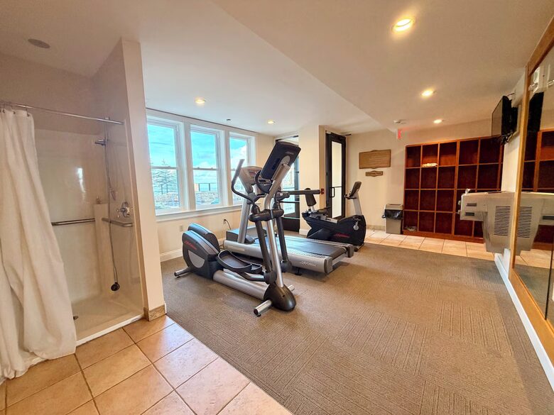 Top-Floor Ski-In/Ski-Out Retreat with Sunset Views - Snowshoe, West Virginia