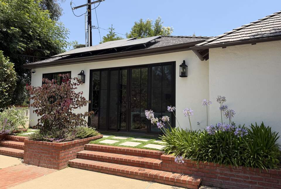 Private San Marino Pool House near Lacy Park - San marino, California