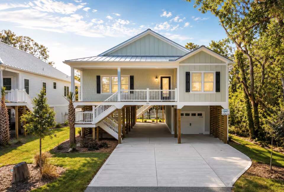 Modern Oak Island Getaway Minutes from the Shore - Oak Island, North Carolina