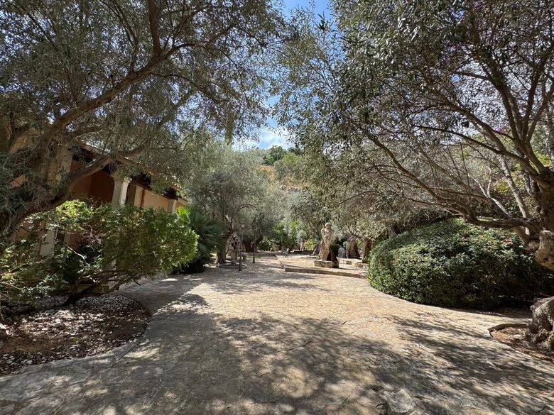 Elegant Villa with beautiful garden - Palma, Spain