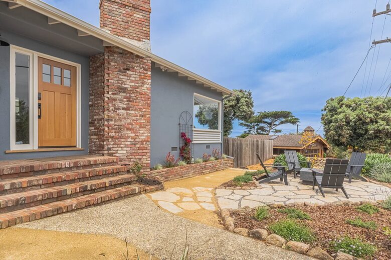 Bright Coastal Escape in Pacific Grove - Pacific Grove, California