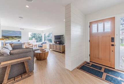 Bright Coastal Escape in Pacific Grove - Pacific Grove, California