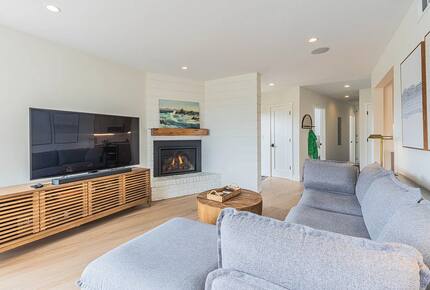 Bright Coastal Escape in Pacific Grove - Pacific Grove, California