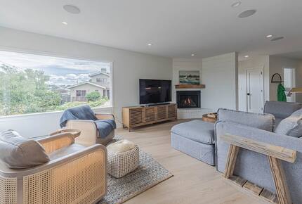 Bright Coastal Escape in Pacific Grove - Pacific Grove, California
