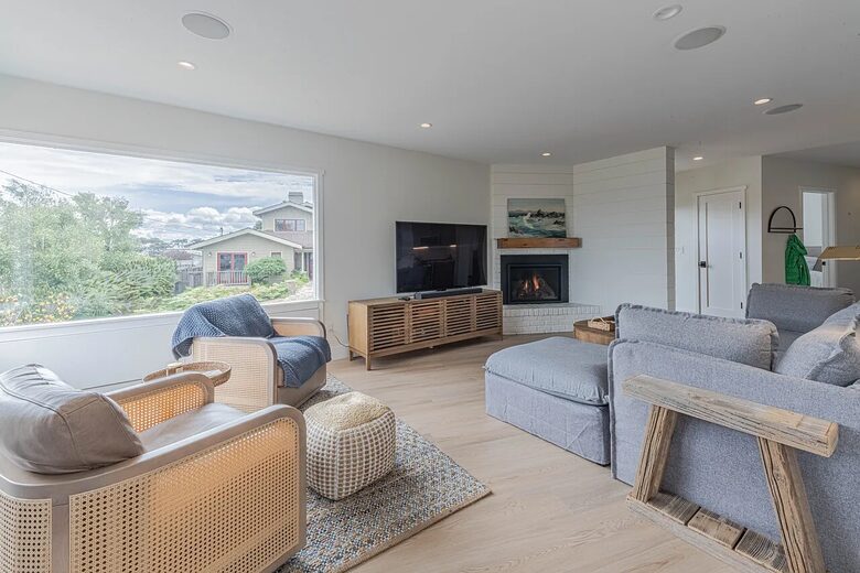 Bright Coastal Escape in Pacific Grove - Pacific Grove, California