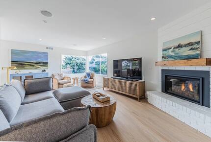 Bright Coastal Escape in Pacific Grove - Pacific Grove, California