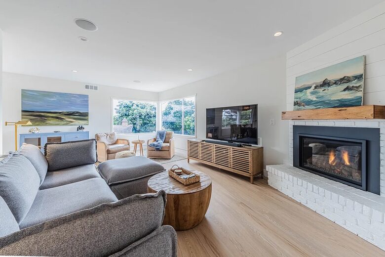 Bright Coastal Escape in Pacific Grove - Pacific Grove, California